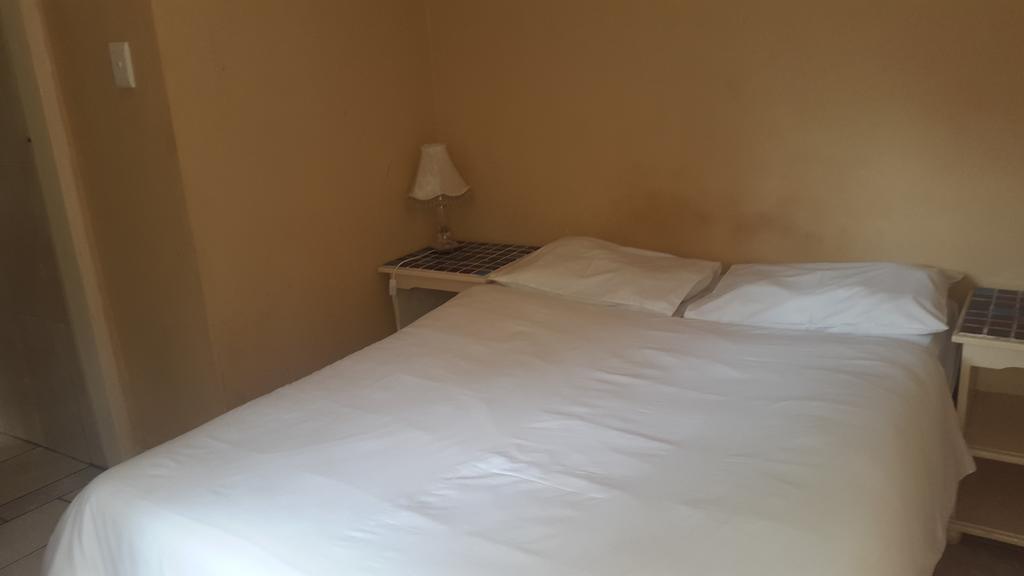 Rosebank Lodge & Backpacker Johannesburg Exterior photo