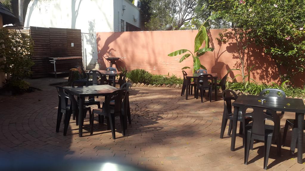 Rosebank Lodge & Backpacker Johannesburg Exterior photo